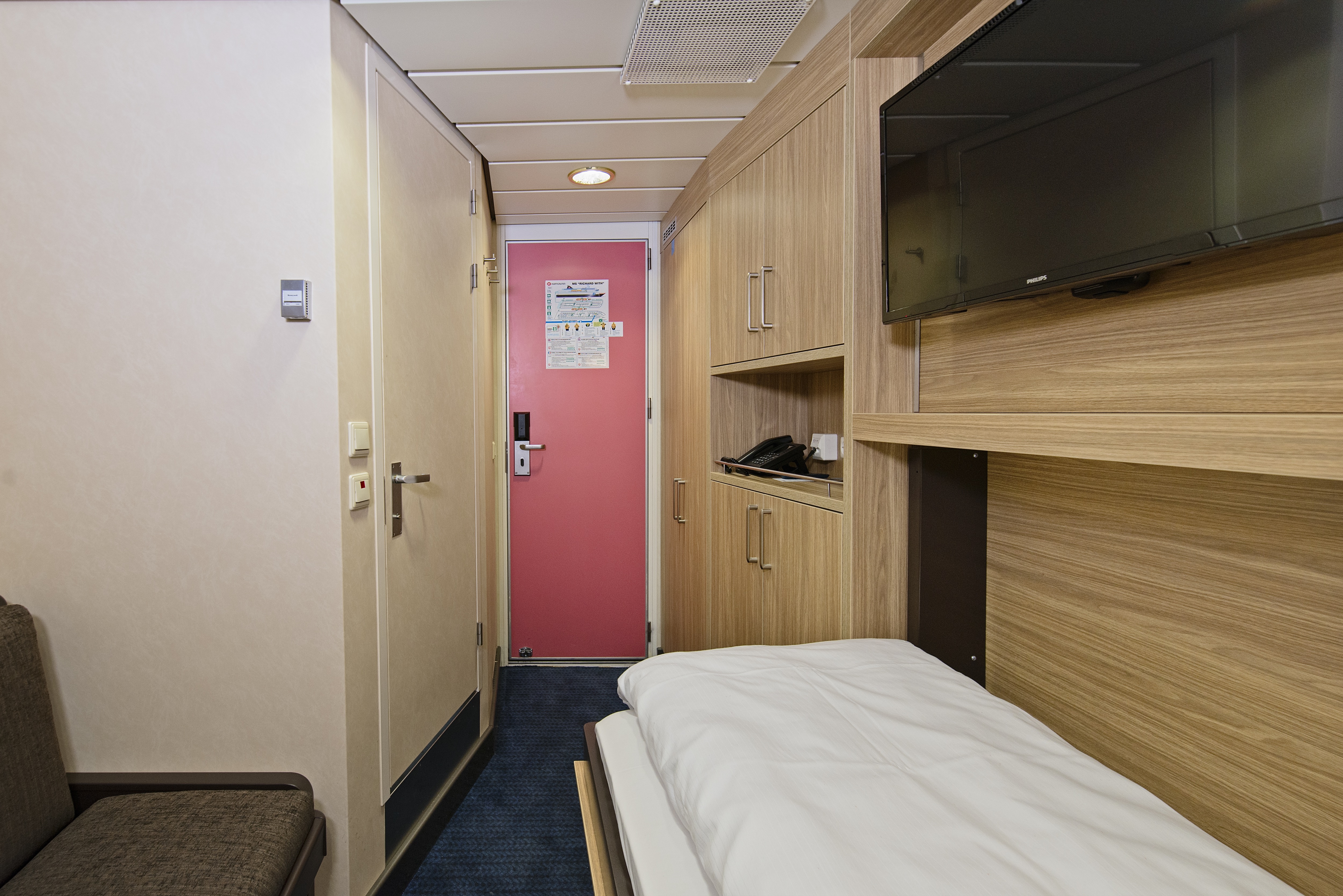Polar Inside | Twin on promenade deck